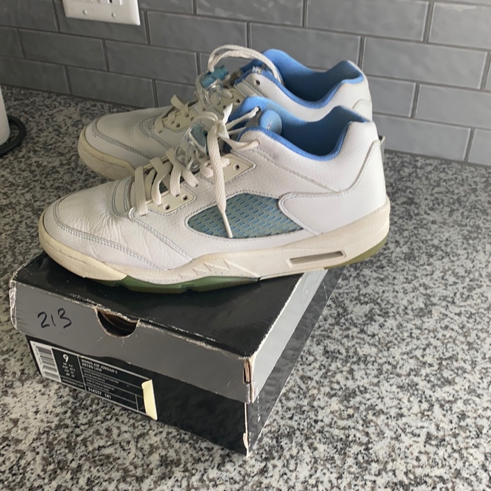 VINTAGE - Jordan Retro 5’s - Carolina Blue